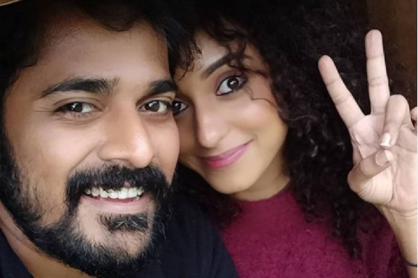  ആദ്യത്തെ കൺമണിക്കായുള്ള കാത്തിരിപ്പിലാണ് നടിയും അവതാരകയുമായ പേളി മാണിയും ഭർത്താവും നടനുമായ ശ്രീനിഷ് അരവിന്ദനും. കുഞ്ഞ് അതിഥിവരാൻ പോകുന്ന കാര്യം അടുത്തിടെയാണ് ഇരുവരും ആരാധകരുമായി പങ്കുവെച്ചത്.
