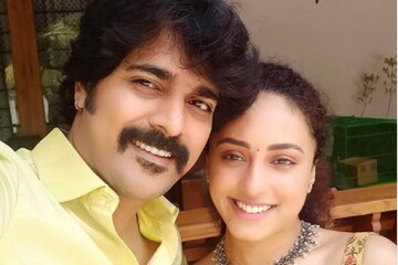 കണ്ടുപിടിച്ചത് ശ്രീനിഷ്, ഞെട്ടിയത് പേളി; ആ വഴിത്തിരിവിനെക്കുറിച്ച് പേളി കണ്ടുപിടിച്ചത് ശ്രീനിഷ്, ഞെട്ടിയത് പേളി; ആ വഴിത്തിരിവിനെക്കുറിച്ച് പേളി