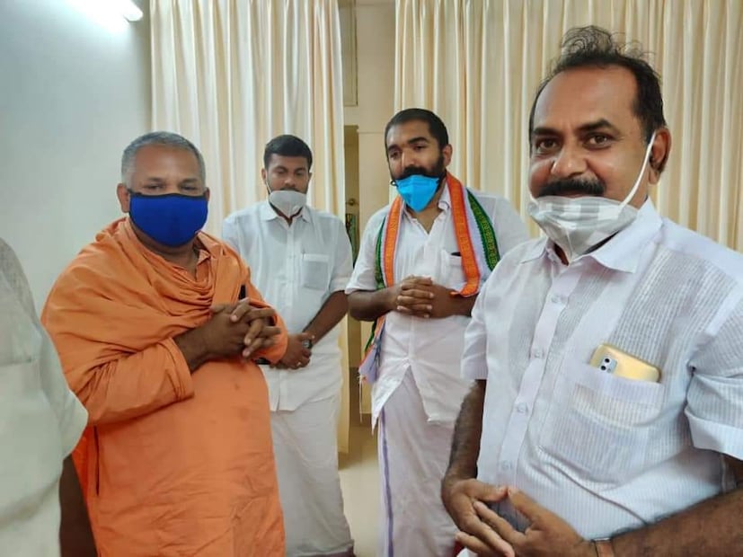  മത്സരിക്കാൻ ഇല്ലെങ്കിലും ഖദറിട്ട്, ത്രിവർണ ഷാളണിഞ്ഞ് വോട്ട് അഭ്യർത്ഥിച്ചു പ്രചരണരംഗത്ത് സജീവമാണ് ചാണ്ടി ഉമ്മൻ. തെരഞ്ഞെടുപ്പ് പ്രചാരണത്തിനിടെ പരുക്കേറ്റ ചെമ്പഴന്തി വാർഡിലെ യു ഡി എഫ് സ്ഥാനാർഥി അണിയൂർ എം പ്രസന്നകുമാറിന് വേണ്ടിയാണ് ചാണ്ടി ഉമ്മന്റെ വോട്ടഭ്യർഥന.