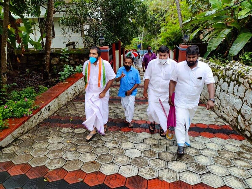  സ്ഥാനാർത്ഥിക്ക് പരിക്കേറ്റ് നടക്കാൻ കഴിയാത്തതിനാലാണ് താൻ വോട്ടു ചോദിച്ച് എത്തിയതെന്നാണ് വോട്ടർമാരോട് ചാണ്ടി ഉമ്മൻ പറയുന്നത്. ചാവടിമുക്ക് ഗാന്ധിപുരം മേഖലകളിൽ ചാണ്ടി ഉമ്മൻ ഭവനസന്ദർശനം നടത്തി. തിരുവനന്തപുരം ഡി സി സി സ്ഥാനാർത്ഥി നിർണയത്തിൽ പുനർവിചിന്തനം നടത്തണമെന്ന  അഭിപ്രായവും ചാണ്ടി ഉമ്മൻ പരസ്യമാക്കി. മത്സരിക്കാൻ ഇല്ലെങ്കിലും പ്രചരണത്തിലൂടെ സംസ്ഥാന രാഷ്ട്രീയത്തിൽ കൂടുതൽ സജീവമാവുകയാണെന്ന സന്ദേശമാണ് ചാണ്ടി ഉമ്മൻ നൽകുന്നത്.