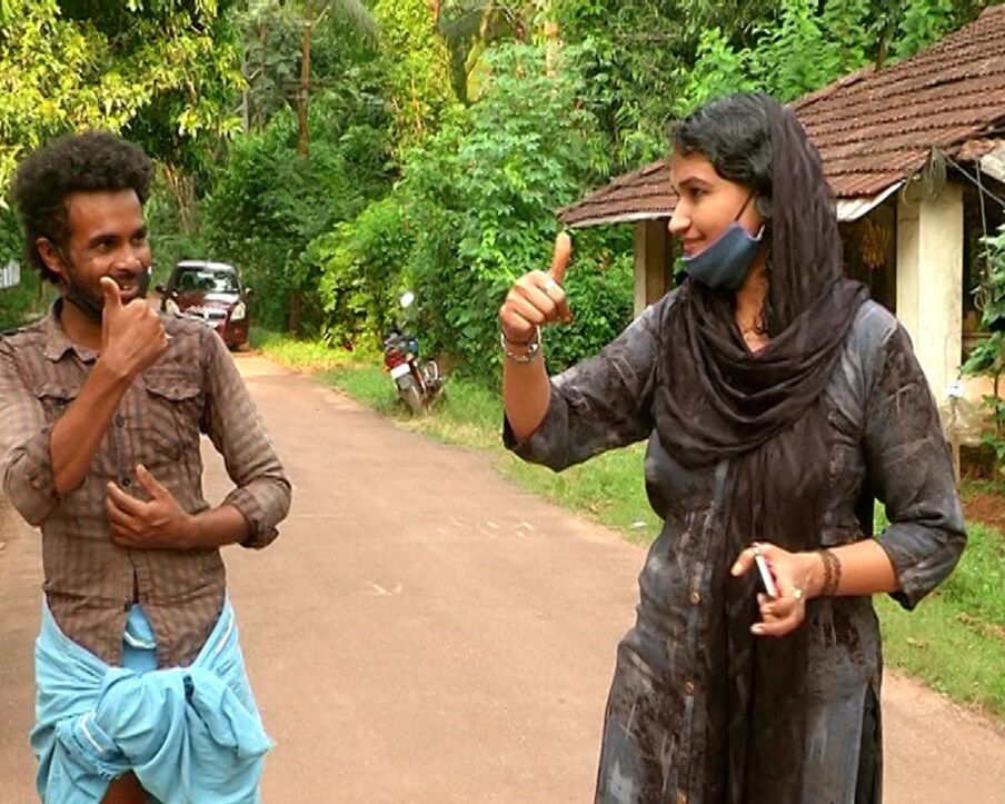  "മുത്തലാഖ് ബിൽ മുസ്ലീം വനിതകൾക്ക് നൽകിയത് വലിയ ആശ്വാസം ആണ്. ഇനി പെൺകുട്ടികളുടെ വിവാഹപ്രായം കൂടി ഉയർത്തുന്ന നിയമം കൂടി ഏറെ വൈകാതെ യാഥാർഥ്യമാകും. സമുദായത്തിലെ പെൺകുട്ടികൾക്ക് ഇക്കാര്യങ്ങൾ വലിയ അനുഗ്രഹം തന്നെ ആണ്. ഇതെല്ലാം നടപ്പാക്കുന്നത് മോദിജി ആണ് . അദ്ദേഹത്തിൻ്റെ നയങ്ങളിൽ രാജ്യത്തിൻ്റെ നന്മക്ക് വേണ്ടി ഉള്ള  ലക്ഷ്യങ്ങൾ ഉണ്ടാകും " സുൽഫത്ത് കൂട്ടിച്ചേർത്തു.