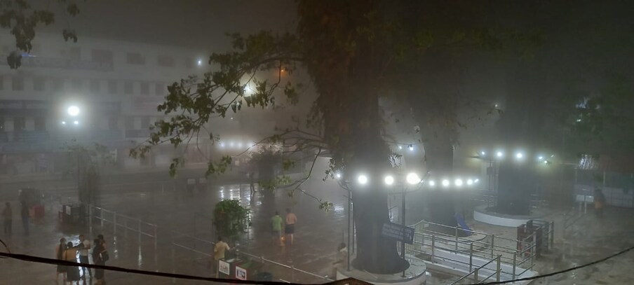  കോടമഞ്ഞ് പുതച്ച് ശബരിമല സന്നിധാനം