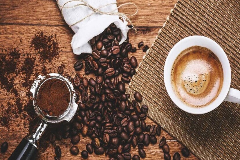  രാവിലെ കാപ്പി കൂടിക്കുന്നതിലൂടെ കോർട്ടിസോളിന്റെ ഉൽപാദനം കുറയുകയും ഊർജ്ജത്തിനായി നമ്മൾ കൂടുതലായി കാപ്പിയെ ആശ്രയിക്കേണ്ടി വരികയും ചെയ്യും. രാവിലെ എഴുന്നേറ്റയുടനെ കാപ്പികുടിക്കുന്നതിനേക്കാൾ 10 മണിക്ക് ശേഷമോ ഉച്ചകഴിഞ്ഞോ കാപ്പി കുടിക്കുന്നതാണ് ഉത്തമം.