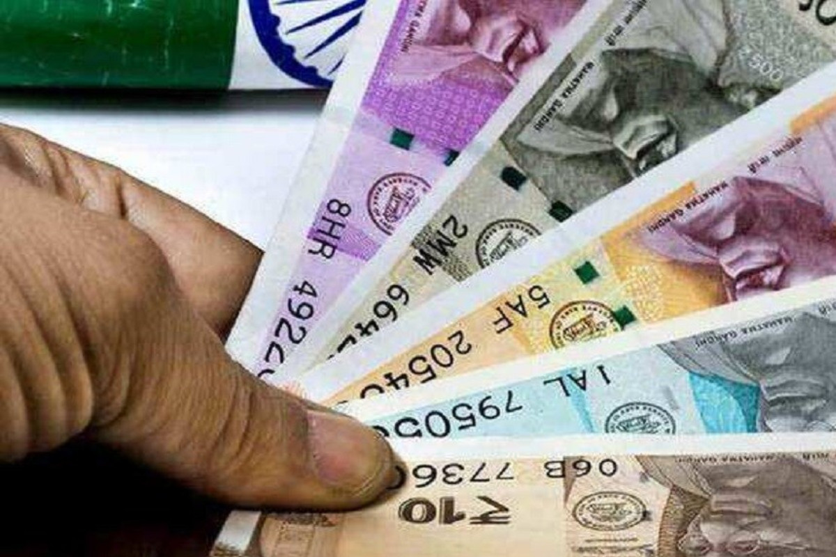  കോവിഡിന്‍റെ പിടിയിലമർന്ന 2020 മുമ്പ് നമ്മൾ കണ്ടിട്ടില്ലാത്ത വിധം വ്യത്യസ്തമായ ഒരു വർഷമായിരുന്നു. പ്രത്യേകിച്ചും സാമ്പത്തിക കാര്യങ്ങളിൽ. നിരവധിയാളുകൾക്ക് ജോലി നഷ്ടപ്പെടുകയും സാമ്പത്തിക പ്രതിസന്ധി രൂക്ഷമാകുകയും ചെയ്ത ഒരു വർഷം. സാമ്പത്തിക പ്രതിസന്ധിയുടെ ആഘാതം ലഘൂകരിക്കാനും നമ്മൾ ശീലിച്ചു. അത്തരത്തിൽ 2020 പകർന്നു നൽകിയ 5 സാമ്പത്തിക പാഠങ്ങൾ ചുവടെ...