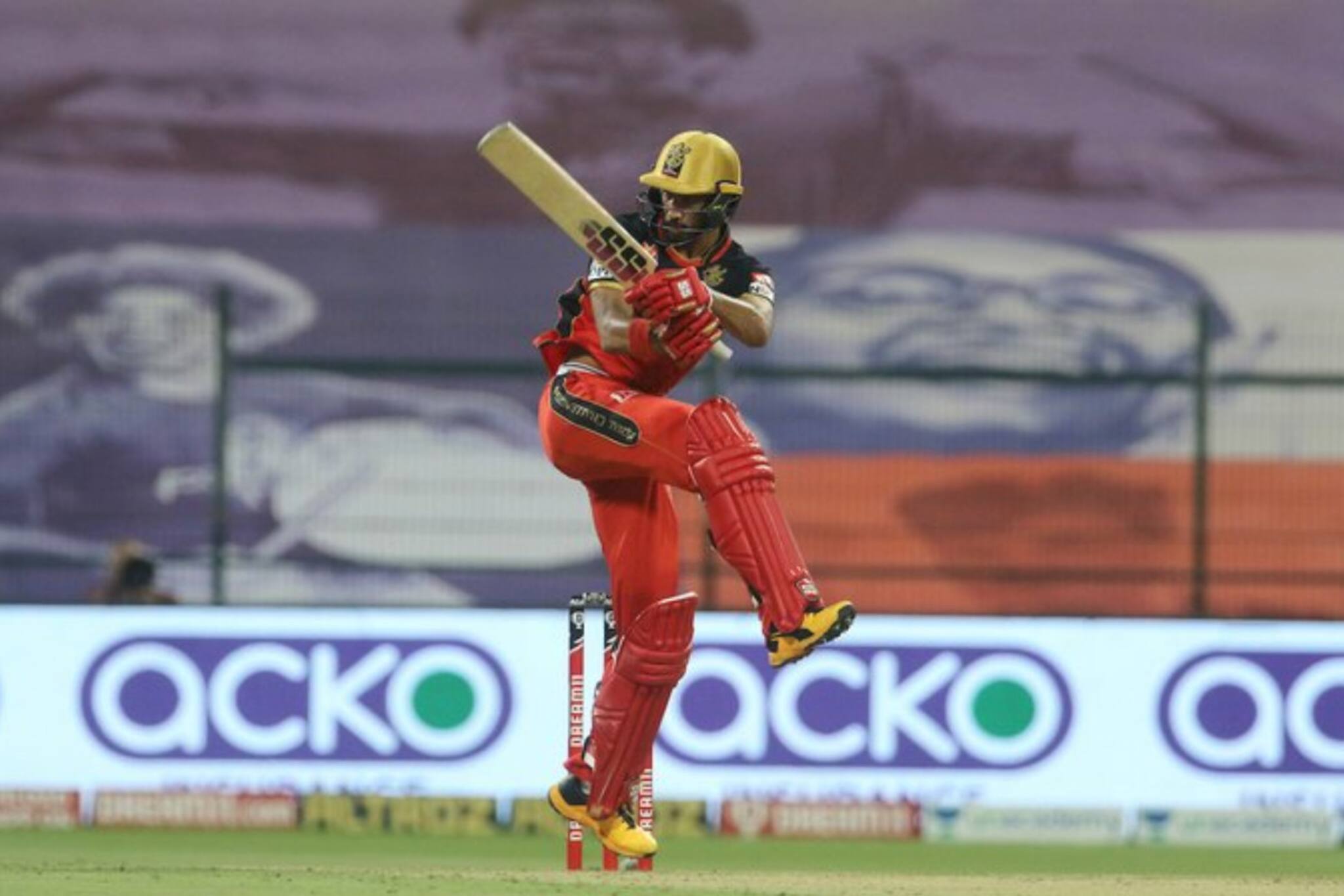 IPL 2021 | ദേവ്ദത്തിന് പകരം ആർ സി ബി ഇന്നിങ്ങ്സ് ആര് ഓപ്പൺ ചെയ്യും?