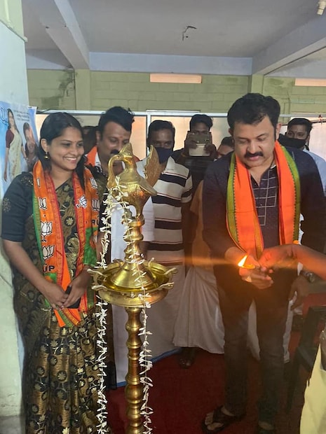  ഞായറാഴ്ച ബി ജെ പി സ്ഥാനാർഥികളുടെ രണ്ടു വേദികളിൽ പങ്കെടുത്തെന്നും വാഴോട്ട്കൊണം, പേരൂർക്കട എന്നിവിടങ്ങളിലാണ് ബി ജെ പിയുടെ തെരഞ്ഞെടുപ്പ് പ്രചരണത്തിൽ കൃഷ്ണകുമാർ പങ്കെടുത്തത്. വരുന്ന നിയമസഭ തെരഞ്ഞെടുപ്പ് പ്രചരണത്തിന് പ്രധാനമന്ത്രി നരേന്ദ്ര മോദി തിരുവനന്തപുരം വിമാനത്താവളത്തിൽ എത്തുമ്പോൾ സ്വീകരിക്കുന്നത് ബി ജെ പി മേയർ ആയിരിക്കും എന്ന് അദ്ദേഹം കുറിച്ചു.