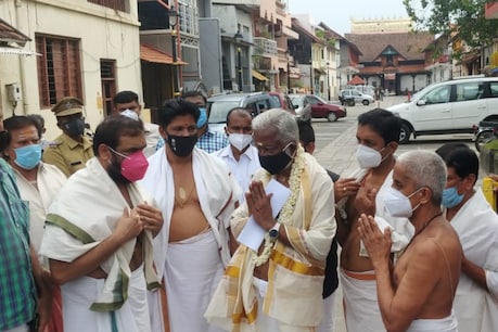 'പദ്മനാഭസ്വാമി ക്ഷേത്രം ഭരണസമിതി അംഗമായി ഉത്തരവു ലഭിച്ച അന്നു തന്നെ തനിക്കെതിരെ ക്രിമിനൽ കേസെടുത്തു; കള്ളക്കേസ് സിപിഎം സൃഷ്ടി'; കുമ്മനം രാജശേഖരൻ 'പദ്മനാഭസ്വാമി ക്ഷേത്രം ഭരണസമിതി അംഗമായി ഉത്തരവു ലഭിച്ച അന്നു തന്നെ തനിക്കെതിരെ ക്രിമിനൽ കേസെടുത്തു; കള്ളക്കേസ് സിപിഎം സൃഷ്ടി'; കുമ്മനം രാജശേഖരൻ