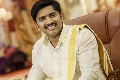 കർണാടക മുഖ്യമന്ത്രിയുടെ പൊളിറ്റിക്കൽ സെക്രട്ടറി ഉറക്ക ഗുളിക കഴിച്ച് ആത്മഹത്യക്ക് ശ്രമിച്ചു കർണാടക മുഖ്യമന്ത്രിയുടെ പൊളിറ്റിക്കൽ സെക്രട്ടറി ഉറക്ക ഗുളിക കഴിച്ച് ആത്മഹത്യക്ക് ശ്രമിച്ചു