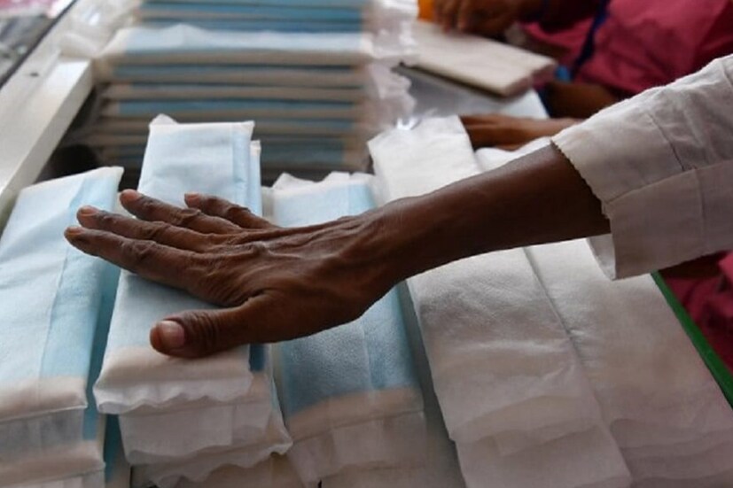  പുതിയ നിയമത്തെ സ്കോട്ട്‌ലൻഡിലെ വനിതാ സംഘടനകളും രാഷ്ട്രീയക്കാരും പ്രശംസിച്ചു. കടുത്ത ‘ആർത്തവ ദാരിദ്ര്യം’ നേരിടുന്ന രാജ്യമാണ് യുകെ എന്നാണ് കണക്കുകൾ വ്യക്തമാക്കുന്നത്. ചിൽഡ്രൺസ് ചാരിറ്റി പ്ലാൻ ഇന്റർനാഷണൽ 2017ൽ നടത്തിയ ഒരു സർവേയിൽ യുകെയിലെ 10 പെൺകുട്ടികളിൽ ഒരാൾക്ക് അടിസ്ഥാന ആർത്തവ ഉൽപ്പന്നങ്ങൾ വാങ്ങാൻ കഴിയില്ലെന്ന് കണ്ടെത്തി.‌