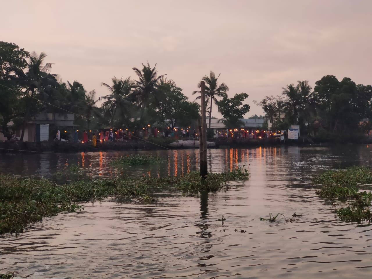 തുരുത്തിലെ ഏഴരയേക്കര് ഒഴികെ മറ്റിടങ്ങള് വന്കിട റിയല് എസ്റ്റേറ്റ് ഗ്രൂപ്പുകള് സ്വന്തമാക്കിക്കഴിഞ്ഞു