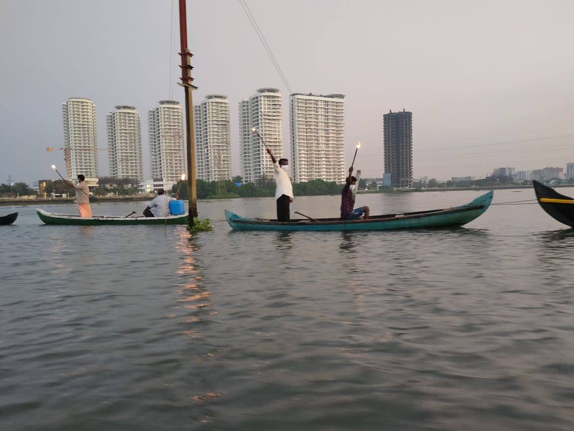 താന്തോന്നി തുരുത്തുകാരുടെ വഞ്ചിപ്പാല പ്രതിഷേധം