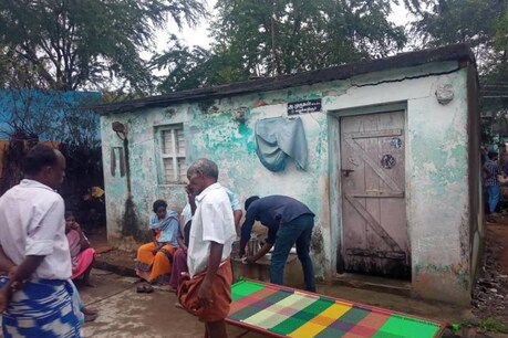 ഇതാണ് വേല്മുരുഗന്റ വീട്; കാടുകയറിയ മാവോയിസ്റ്റ് ചേതനയറ്റ് നാട്ടിലെത്തിയപ്പോള് ഇതാണ് വേല്മുരുഗന്റ വീട്; കാടുകയറിയ മാവോയിസ്റ്റ് ചേതനയറ്റ് നാട്ടിലെത്തിയപ്പോള്