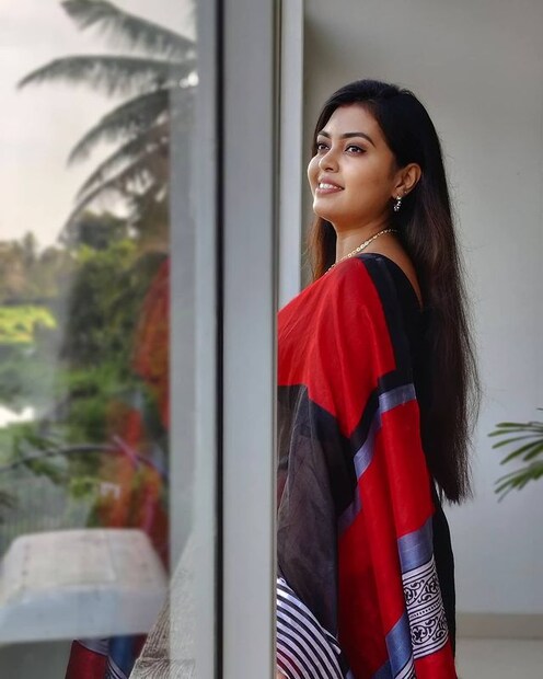  നിലവിൽ സീടീവിയിൽ സംപ്രേഷണം ചെയ്തു വരുന്ന പൂക്കാലം വരവായി എന്ന സീരിയലിൽ അഭിനയിച്ച് വരികയാണ് മൃദുല. സീരിയൽ താരങ്ങൾ പങ്കെടുക്കുന്ന ഒരു ചാനൽ ഷോയിൽ സഹതാരങ്ങളെ അനുകരിച്ചും താരം ശ്രദ്ധ നേടിയിരുന്നു. ഇതിന്‍റെ വീഡിയോകൾ സോഷ്യൽ മീഡിയയിൽ വൈറലാവുകയും ചെയ്തിരുന്നു. (ചിത്രം-മൃദുല വിജയ് ഇൻസ്റ്റഗ്രാം)