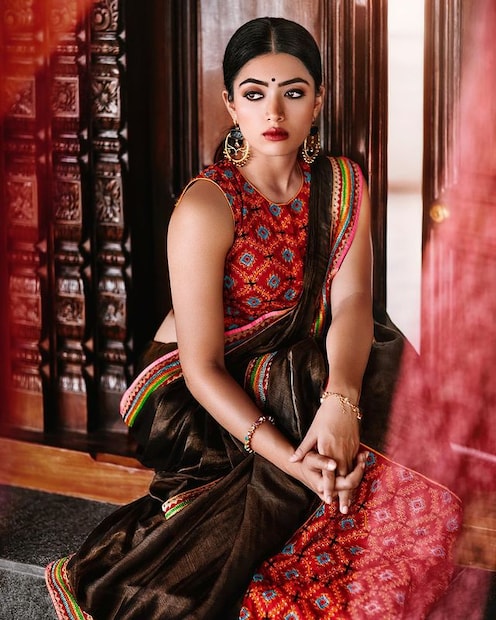  ഗീത ഗോവിന്ദം, കോമ്രേഡ് എന്നീ ചിത്രങ്ങളിലൂടെ നിരവധി ആരാധകരെ സ്വന്തമാക്കിയ രശ്മിക മന്ദാനയും ബോളിവുഡ് അരങ്ങേറ്റത്തിനായുള്ള ഒരുക്കത്തിലാണ്. സിദ്ധാർത്ഥ് മൽഹോത്ര നായകനാകുന്ന മിഷൻ മജ്നു എന്ന ചിത്രത്തിൽ നായികയാകുന്നത് രശ്മികയാണെന്നാണ് റിപ്പോർട്ടുകൾ. ചിത്രത്തിൽ റോ ഏജൻറായാണ് സിദ്ധാർത്ഥ് എത്തുന്നത്. സിനിമയിൽ രശ്മികയുടെ കഥാപാത്രത്തെ കുറിച്ചുള്ള വിവരങ്ങൾ പുറത്തു വന്നിട്ടില്ല.