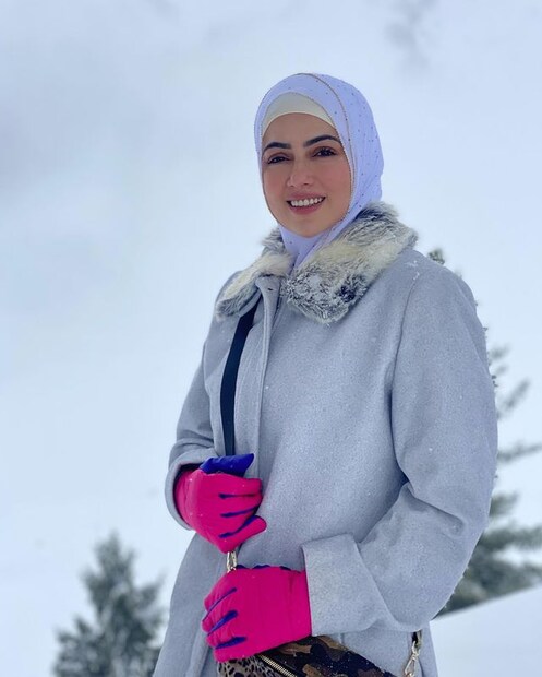  മാന്യനായ വ്യക്തിയാണ് തന്റെ ഭർത്താവ്. മുൻവിധിയോടെ കാര്യങ്ങളെ കാണുന്നയാളുമല്ല അനസ് എന്നും സന പറയുന്നു. തന്നേയും ഭർത്താവിനേയും കുറിച്ച് സോഷ്യൽമീഡിയയിൽ വരുന്ന ട്രോളുകളോടും സന പ്രതികരിച്ചു. (Image: Instagram)