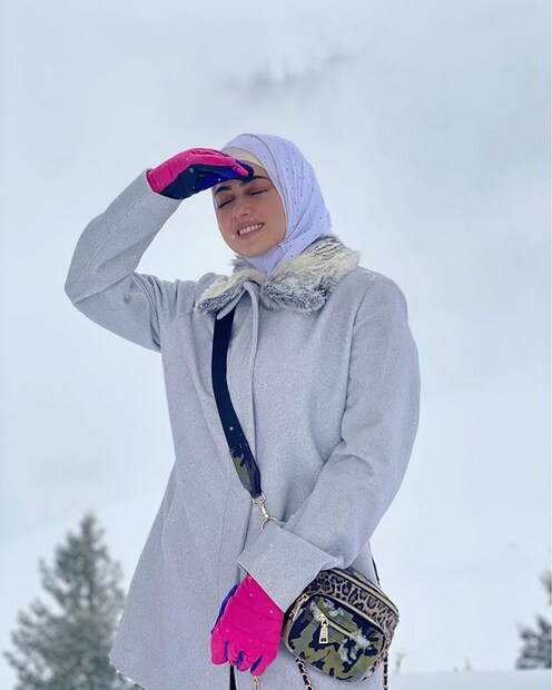  അനസ് സയ്യദിനെ പോലൊരാളെ ഭർത്താവായി ലഭിക്കാനായിരുന്നു താൻ എല്ലാ നാളും പ്രാർത്ഥിച്ചിരുന്നത് എന്ന് പറയുകയാണ് സന. വർഷങ്ങളോളമുള്ള പ്രാർത്ഥനയുടെ ഫലമാണ് അനസ് തന്റെ ജീവിത്തിലേക്ക് വന്നത്. ബോംബെ ടൈംസിന് നൽകിയ അഭിമുഖത്തിലാണ് സന വിവാഹത്തെ കുറിച്ച് പറഞ്ഞത്. (Image: Instagram)