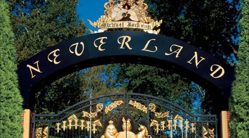  ഏറെ ദുരൂഹതകളാണ് നെവർലാന‍്റ് എസ്റ്റേറ്റിനെ ചുറ്റിപ്പറ്റിയുള്ളത്. ജാക്സന്റെ മരണശേഷം കൂടുതൽ പേടിപ്പിക്കുന്ന കഥകളും ബംഗ്ലാവുമായി ബന്ധപ്പെട്ട് പുറത്തു വന്നുകൊണ്ടിരുന്നു. (Image: Instagram)