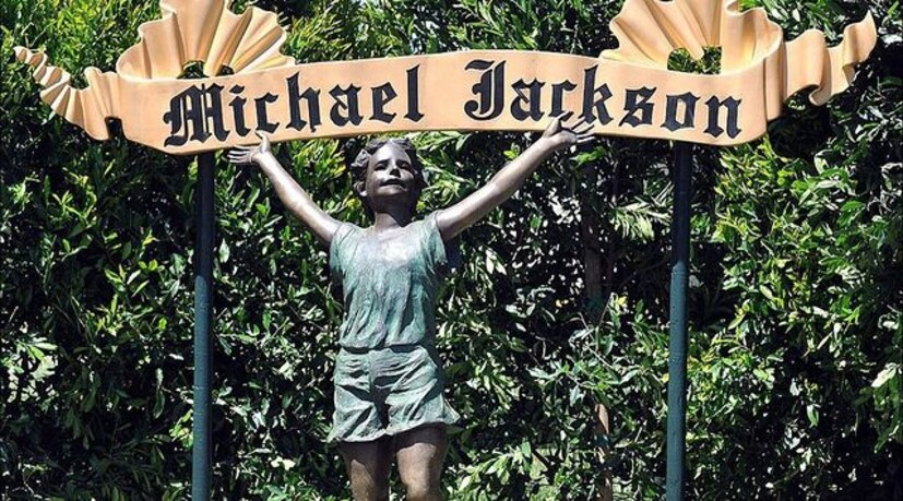  എന്തായാലും നാല് വർഷം മുമ്പ് 730 കോടി വില പറഞ്ഞിരുന്ന എസ്റ്റേറ്റ് ബർക്കിൾ വെറും 161 കോടി രൂപയ്ക്ക് സ്വന്തമാക്കിയത് ഈ ആരോപണങ്ങൾ ബലപ്പെടുത്തുന്നതാണെന്ന് വിശ്വസിക്കുന്നവരും ഉണ്ട്. (Image: Instagram)