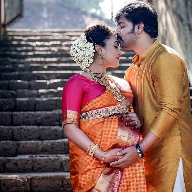  ഗർഭകാലത്തെ ഓരോ ദിവസത്തെയും വിശേഷങ്ങൾ പേളി തന്റെ സോഷ്യൽ മീഡിയകളിൽ പങ്കു വെയ്ക്കാറുണ്ടായിരുന്നു. പേളിയുടെ ഓരോ ദിവസവും രസകരമായി ചിലവിടുന്നതിന്റെ തെളിവാണ് അവരുടെ ഇൻസ്റ്റഗ്രാം പോസ്റ്റുകളും യൂട്യൂബ് വീഡിയോകളും. (ഫോട്ടോ - ഇൻസ്റ്റഗ്രാം)