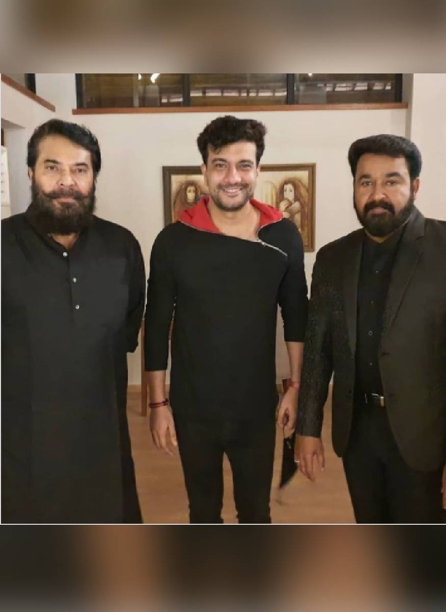  മോഹൻലാലിനും മമ്മൂട്ടിക്കുമൊപ്പം രമേശ് പിഷാരടി
