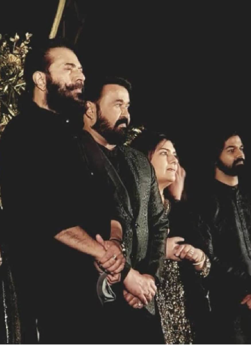  മോഹൻലാലും മമ്മൂട്ടിയും സുചിത്രയും പ്രണവും