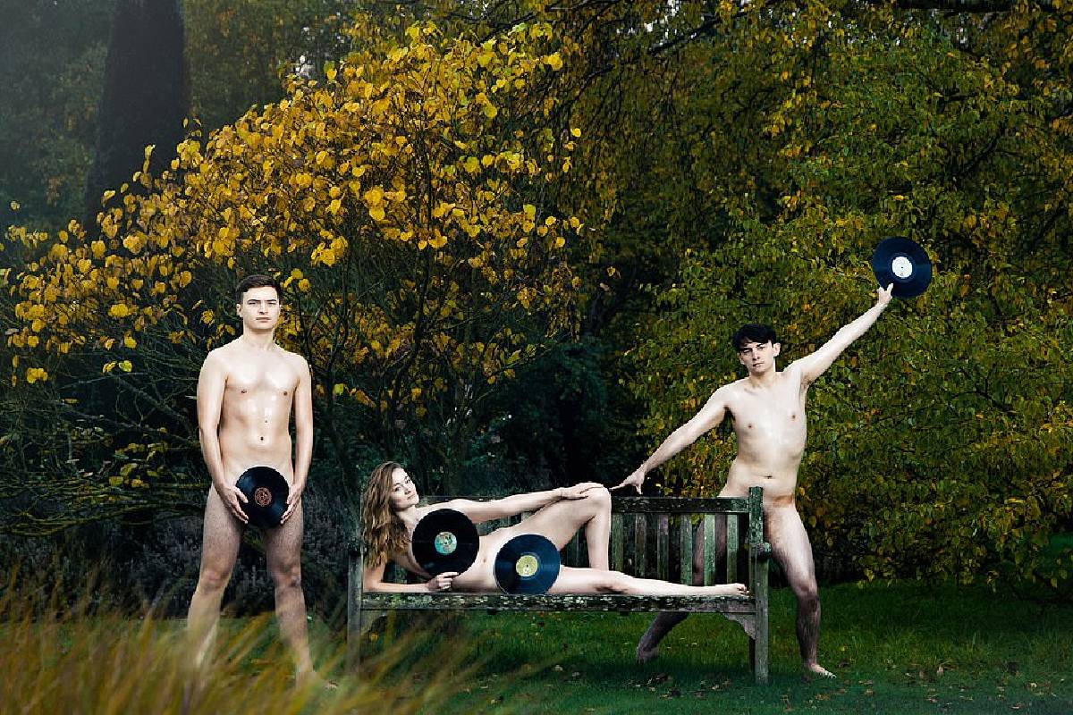  http://cambridgebluesnakedcalendar.com/ എന്ന സൈറ്റിൽ കലണ്ടർ ഓൺലൈൻ വിൽപ്പനയ്ക്ക് ലഭ്യമാണ്