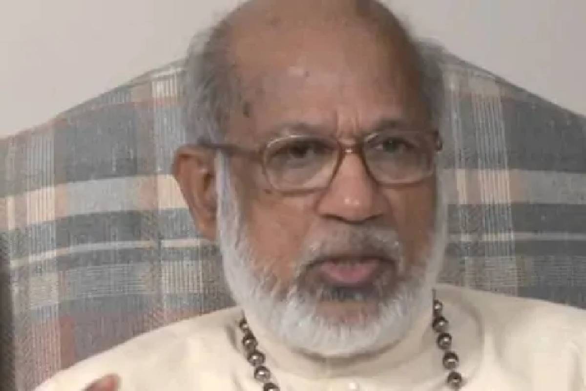 സഭാ വ്യാജരേഖ കേസിൽ വൈദികർക്കെതിരെ കൊച്ചി നഗരത്തിൽ പോസ്റ്ററുകൾ