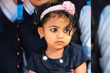 റോഡിലൂടെ നടന്നു പോകുന്നതിനിടെ ബൈക്ക് ഇടിച്ചു തെറിപ്പിച്ചു; മൂന്നുവയസുകാരിക്ക് ദാരുണാന്ത്യം റോഡിലൂടെ നടന്നു പോകുന്നതിനിടെ ബൈക്ക് ഇടിച്ചു തെറിപ്പിച്ചു; മൂന്നുവയസുകാരിക്ക് ദാരുണാന്ത്യം