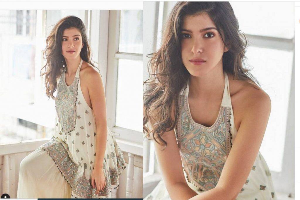  ബോളിവുഡ് താരം സഞ്ജയ് കപൂറിന്റെ മകള്‍ ഷനായ ധരിച്ചിരിക്കുന്ന വസ്ത്രമാണ് ഇപ്പോൾ ഫാഷൻ ലോകത്തെ പ്രധാന ചർച്ചാ വിഷയം.