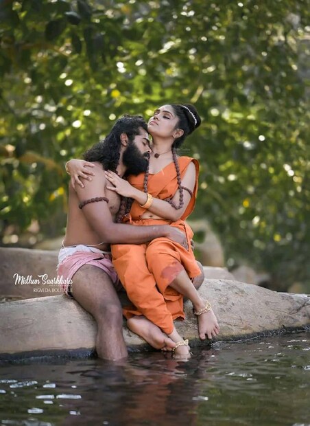  1988 ലെ ഭരതൻ ചിത്രത്തിൽ നിന്നും പ്രചോദനം ഉൾക്കൊണ്ടു കൊണ്ടാണ് ഋശ്യശൃംഗന്റെയും വൈശാലിയുടെയും ചിത്രങ്ങൾ ഉണ്ടായിരിക്കുന്നത് (ചിത്രം: മിഥുൻ ശാർക്കര)