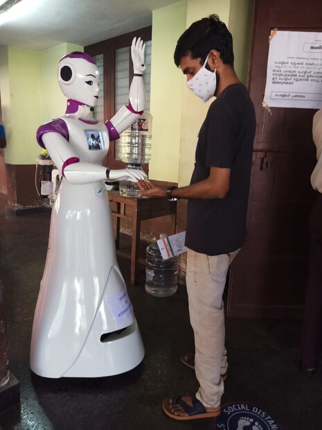  രണ്ടു ദിവസം കൊണ്ടാണ് നിലവിലുള്ള റോബോട്ടിനെ ഇത്തരത്തിൽ സജ്ജീകരിച്ചത് എന്ന് അസിമോവ് റോബോട്ടിക്സ് സി ഇ ഒ ജയകൃഷ്ണൻ പറഞ്ഞു.