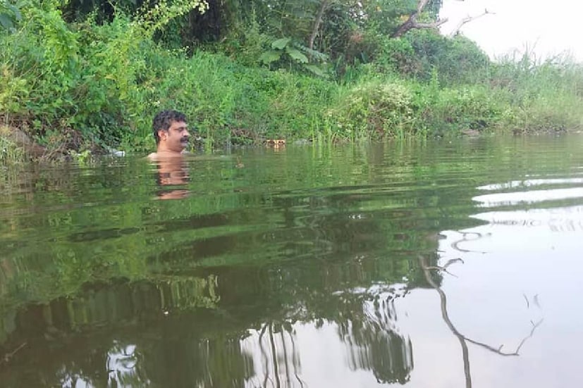  ജോജു ജോർജ് നായകനാവുന്ന പുതിയ ചിത്രത്തിന്റെ ഷൂട്ടിങ്ങിനായാണ് അനിൽ തൊടുപുഴയിൽ എത്തിയത്. ഷൂട്ടിങ് ഇടവേളയിൽ അദ്ദേഹം സുഹൃത്തുക്കൾക്കൊപ്പം ജലാശയത്തിൽ കുളിക്കാനിറങ്ങുകയായിരുന്നു. അനിലിനെ കാണാതായതിനെ തുടർന്ന് ഒപ്പമുണ്ടായിരുന്നവരും നാട്ടുകാരും ചേർന്ന് അദ്ദേഹത്തെ തിരഞ്ഞു കണ്ടെത്തി പുറത്തേക്കെടുത്തു. തുടർന്ന് തൊടുപുഴയിലെ സ്വകാര്യആശുപത്രിയിൽ എത്തിച്ചെങ്കിലും ഇതിനോടകം മരിച്ചിരുന്നു.