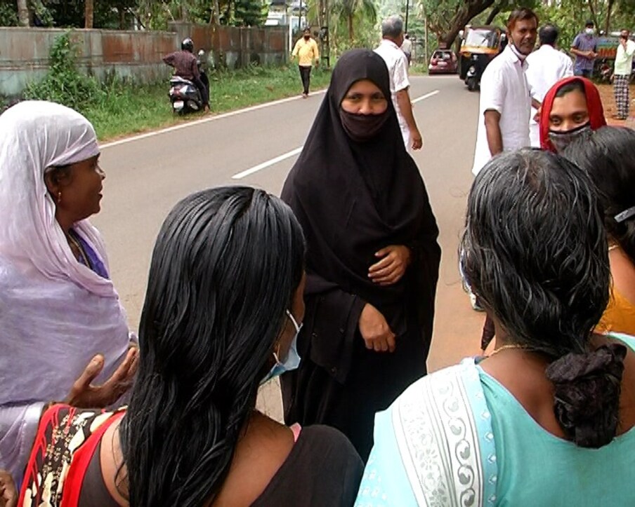  റിബൽ ഭീഷണി ഒന്നും കാര്യമല്ലെന്ന് ഐഷാബിയും ഉമ്മറും പറയുന്നു. കഴിഞ്ഞ തവണ 373 വോട്ടിന്റെ ഭൂരിപക്ഷത്തിലായിരുന്നു കെ.കെ ഉമ്മറിന്റെ ജയം.