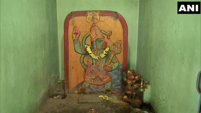  എച്ച് എം ജി ബാഷയെന്ന ഇസ്ലാം വിശ്വാസിയായ ആളാണ് ഹനുമാൻ ക്ഷേത്രം നിർമിക്കുന്നതിന് 1.5 ഗുണ്ട ഭൂമി നൽകിയത്. ഭൂമിയുടെ ഒരു കഷണം അളക്കുന്നതിനെയാണ് ഇവിടങ്ങളിൽ ഗുണ്ട എന്നു പറയുന്നത്. ഒരു ഗുണ്ട എന്നു പറയുന്നത് 1089 സ്ക്വയർ ഫീറ്റ് ആണ്.