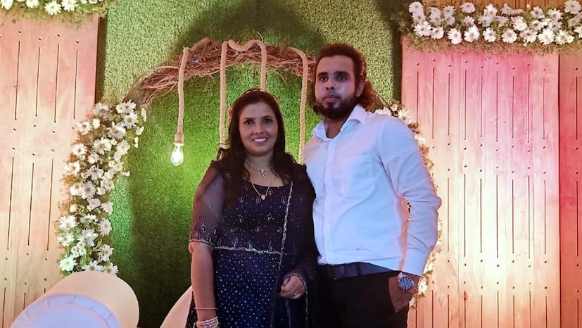  ശാഖ ഷോക്കേറ്റ് വീണെന്നാണ് അരുണ്‍ അറിയിച്ചതിനെ തുടർന്ന് അയല്‍ക്കാരായ യുവാക്കളും സ്ത്രീയും ചേര്‍ന്നാണ് ആശുപത്രിയില്‍ എത്തിച്ചത്. മുറിയിൽ ചോരപ്പാടുകൾ ഉണ്ടായിരുന്നതായും നാട്ടുകാർ പറയുന്നു.