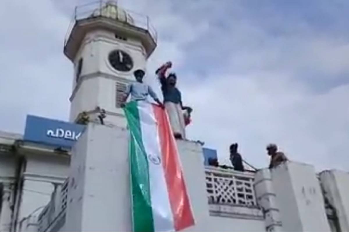 'പാലക്കാട് നഗരസഭയിൽ ഡിവൈഎഫ്ഐ ദേശീയപതാകയെ അപമാനിച്ചു'; യുവമോർച്ച പരാതി നൽകി