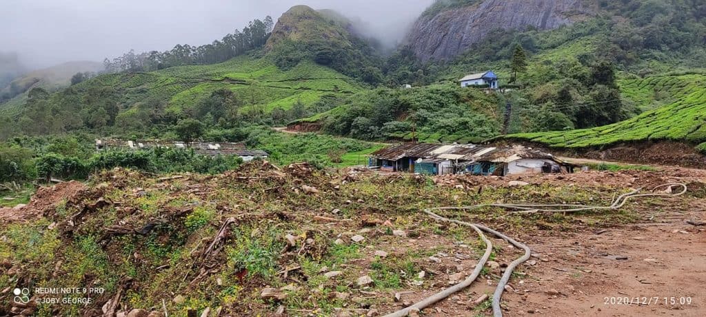  ഒരുമിച്ച് താമസിച്ചിരുന്നവർ ഒരുമിച്ച് ജോലി ചെയ്തിരുന്നവർ ഒരുമിച്ച് നിത്യ വിശ്രമം കൊള്ളുന്നതും വഴിമധ്യേ കാണാം ...... 