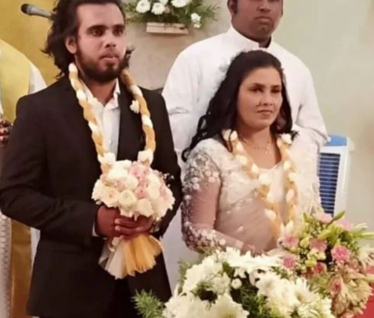  വൈദ്യുതമീറ്ററില്‍നിന്ന് ശാഖയുടെ കിടപ്പുമുറിയിലേക്കാണ് കണക്ഷന്‍ എടുത്തിരുന്നത്. ഇത് ശരീരത്തില്‍ ബന്ധിപ്പിക്കാന്‍ ശ്രമിച്ചു. ഇലക്ട്രിക് വയറുകള്‍ കണ്ട് ഭയന്നതോടെ ശാഖ തന്നെയാണ് ഇത് വിച്ഛേദിച്ചത്. കഴിഞ്ഞദിവസം വരെ ഭര്‍ത്താവിന് വേണ്ടി ശാഖ വ്രതമെടുത്തിരുന്നു. വെള്ളിയാഴ്ചയാണ് വ്രതം അവസാനിച്ചതെന്നും രേഷ്മ പറയുന്നു.