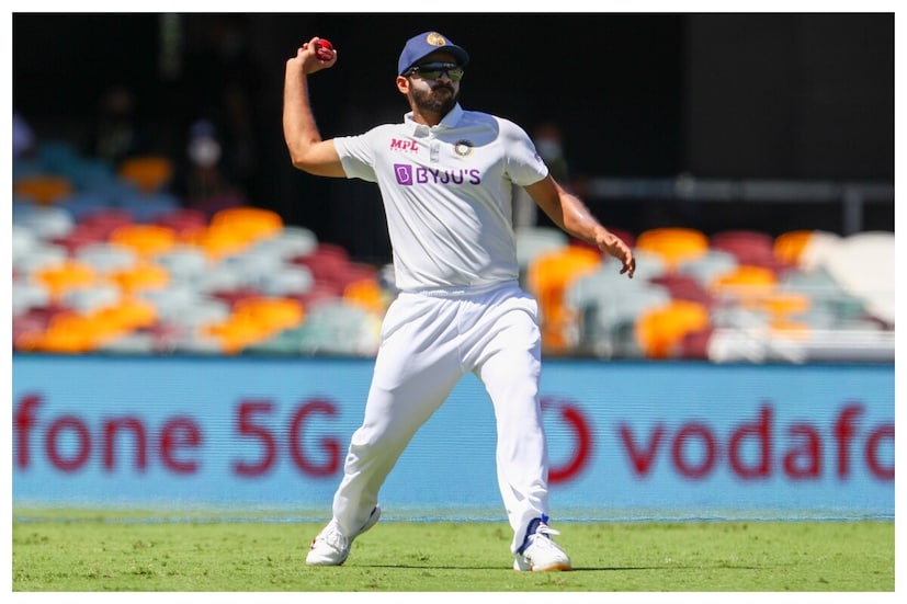 Shardul Thakur throws the ball.