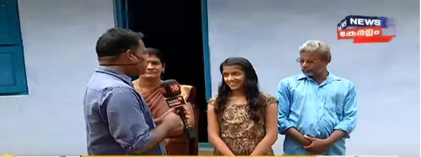  " ഞങ്ങളുടെ സ്കൂളൊന്ന് നേരെയാക്കണം", കവിത ചൊല്ലിയതിൽ നന്ദി പറഞ്ഞ സ്നേഹയ്ക്ക് മന്ത്രിയോട് പറയാനുള്ളത് ഒരൊറ്റ കാര്യമാണ്. താൻ പഠിക്കുന്ന ഗവൺമെന്റ് സ്കൂൾ ഒന്നു നന്നാക്കണം. വർഷങ്ങളായി വാടക കെട്ടിടത്തിൽ പ്രവർത്തിയ്ക്കുന്ന സ്കൂളിൽ പുതിയ കെട്ടിടവും സൗകര്യവും വരുമെന്ന് പറഞ്ഞിട്ടും ഒന്നുമായിട്ടില്ലെന്ന് സ്നേഹ പറയുന്നു. ഇനിയും സ്കൂൾ നന്നാക്കിയില്ലെങ്കിൽ കുട്ടികൾ മറ്റു സ്കൂളുകളിലേക്ക് സ്നേഹയുടെ ആശങ്ക. എന്തായാലും സ്നേഹയുടെ സ്കൂൾ സന്ദർശിയ്ക്കുമെന്നും പ്രശ്നം പരിഹരിക്കുമെന്നും മന്ത്രി അറിയിച്ചു.