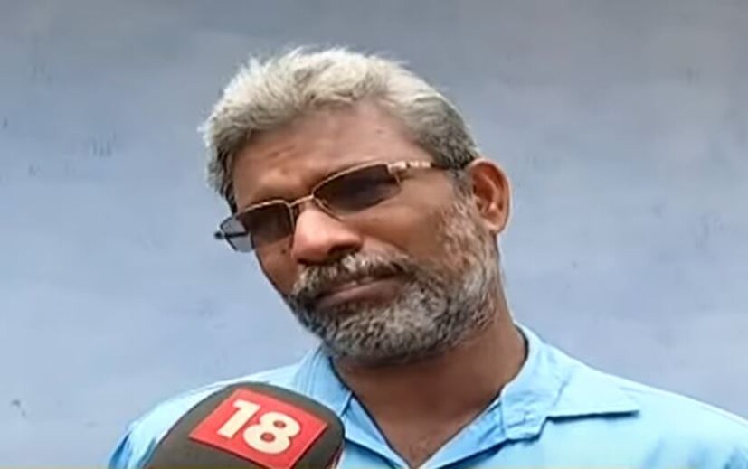  പിന്നീട് ബന്ധുക്കളും സുഹൃത്തുക്കളുമെല്ലാം മകളുടെ നേട്ടം വിളിച്ചറിയിച്ചതോടെ സന്തോഷം പങ്കിടാൻ വീട്ടിലേക്ക് ഓടിയെത്തി. ഇങ്ങനെയൊന്ന് പ്രതീക്ഷിച്ചില്ലെന്ന് കണ്ണൻ പറഞ്ഞു. മകളെ പ്രോത്സാഹിപ്പിച്ച എല്ലാവർക്കും നന്ദി.... കണ്ണന്റെ കണ്ണു നിറഞ്ഞു.