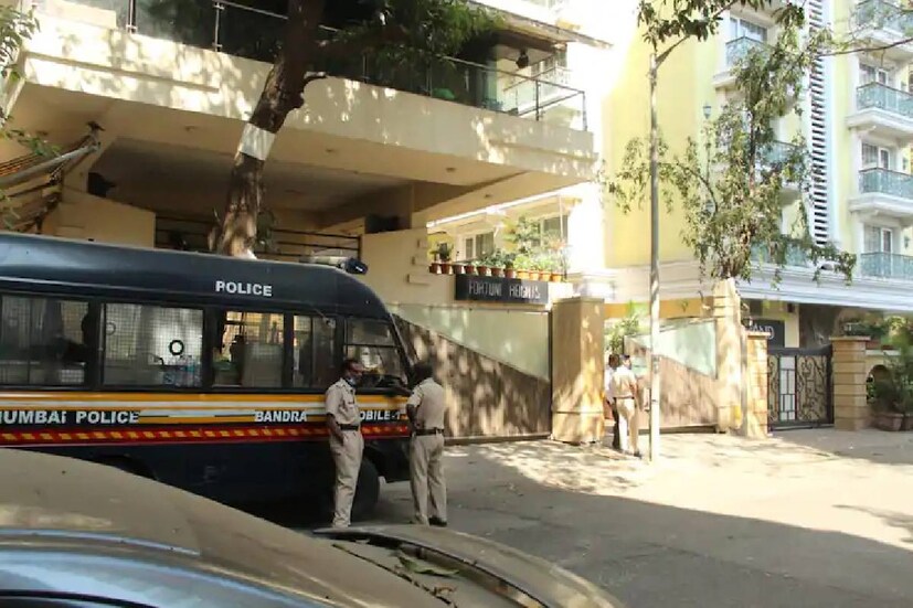  സീരീസ് ഹിന്ദു ദൈവങ്ങളെ അവഹേളിക്കുന്ന തരത്തിലെ ഉള്ളടക്കം അടങ്ങിയതായി കണ്ടെത്തിയിട്ടുണ്ട്. മതനിന്ദയും, സമൂഹത്തിലെ സമാധാനാന്തരീക്ഷം തകർക്കുന്നതുമായ തരത്തിലാണ് ഇതിലെ അവതരണമെന്നും ചിത്രം പരിശോധിച്ച ഉദ്യോഗസ്ഥ സംഘം നിരീക്ഷിച്ചു (തുടർന്ന് വായിക്കുക)