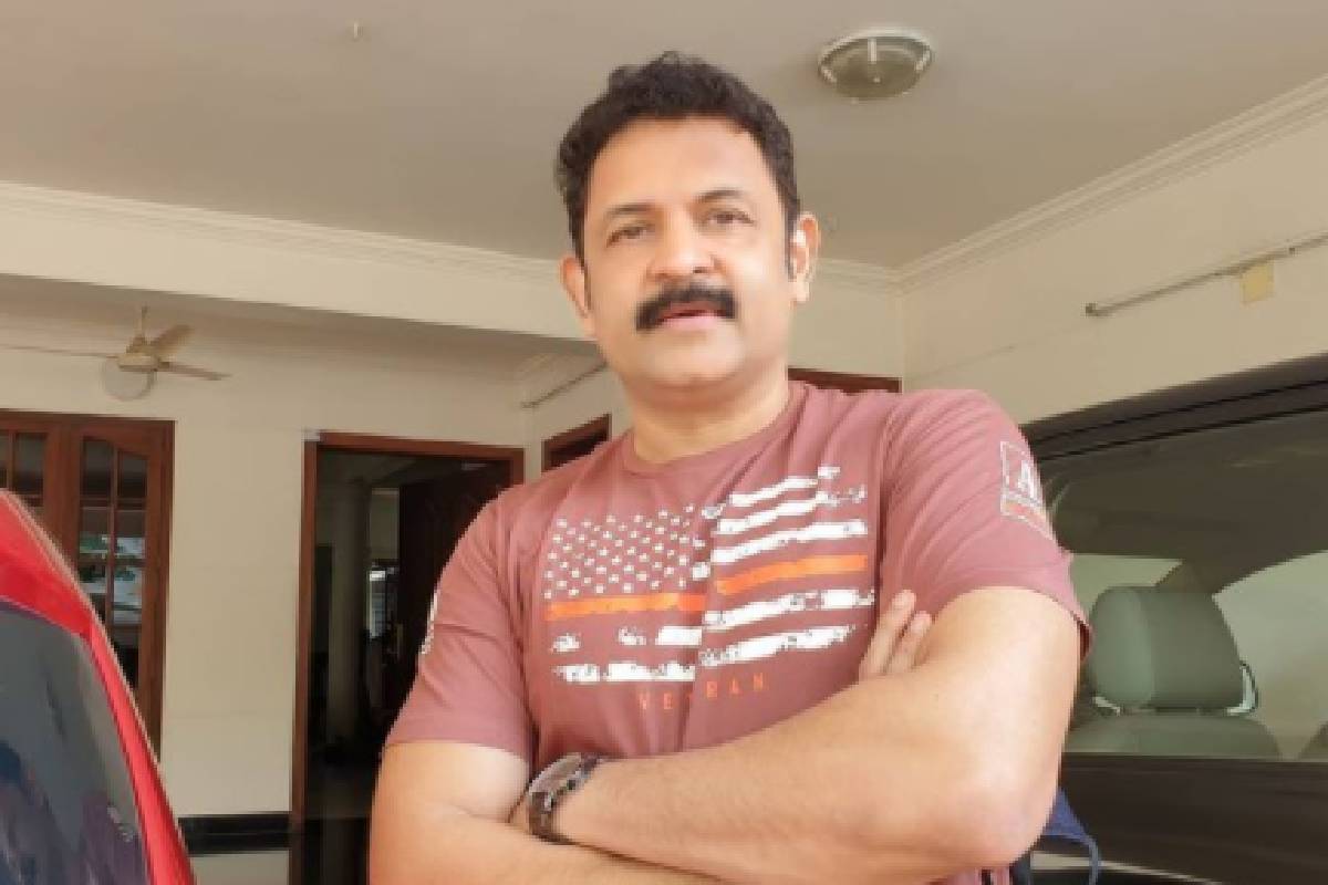  അച്ഛനും അമ്മയും മക്കളുമടങ്ങുന്ന സന്തുഷ്‌ട കുടുംബത്തിലെ അംഗമായിരുന്നു കൃഷ്ണകുമാർ. കോളേജ് പഠനം ആരംഭിക്കുന്ന നാളുകളിലായിരുന്നു അച്ഛൻ ജോലിയിൽ നിന്നും വിരമിക്കുന്നത്. വിരമിക്കലിനെ തുടർന്ന് അച്ഛന് അത്യാവശ്യം നല്ലൊരു തുക വന്നുചേർന്നു. പക്ഷെ പൊടുന്നനെയാണ് കാര്യങ്ങൾ മാറിമറിഞ്ഞത്