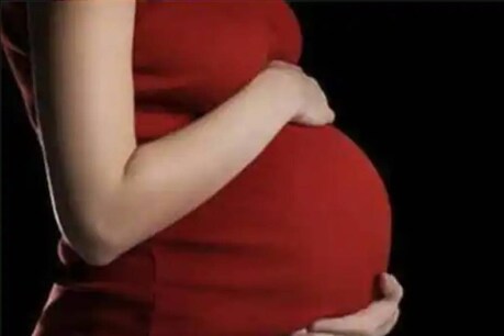 ആറുമാസം ഗർഭിണിയായ യുവതിക്ക് ഗർഭച്ഛിദ്രത്തിന് അനുമതി; സുപ്രധാന വിധിയുമായി ഹൈക്കോടതി ആറുമാസം ഗർഭിണിയായ യുവതിക്ക് ഗർഭച്ഛിദ്രത്തിന് അനുമതി; സുപ്രധാന വിധിയുമായി ഹൈക്കോടതി