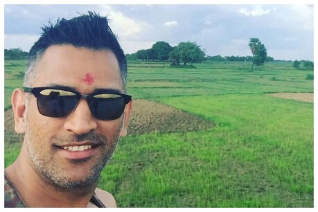 കൃഷി ഫീൽഡിലും താരമായി 'ക്യാപ്റ്റൻ കൂൾ' ; എംഎസ് ധോണിയുടെ ഫാമിലെ പച്ചക്കറികള് ദുബായ് മാർക്കറ്റുകളിലേക്ക് കൃഷി ഫീൽഡിലും താരമായി 'ക്യാപ്റ്റൻ കൂൾ' ; എംഎസ് ധോണിയുടെ ഫാമിലെ പച്ചക്കറികള് ദുബായ് മാർക്കറ്റുകളിലേക്ക്
