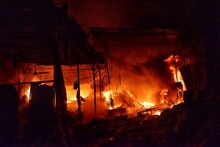 കുന്നംകുളത്ത് ആക്രിക്കടയിൽ വൻ തീപ്പിടുത്തം: 15 ലക്ഷത്തോളം രൂപയുടെ നാശനഷ്ടം