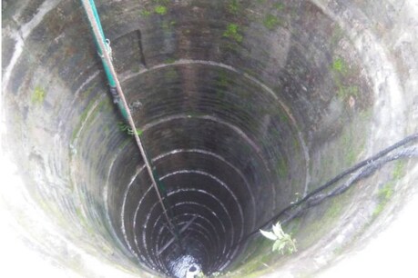 മദ്യലഹരിയിൽ വഴക്കുണ്ടാക്കിയ മധ്യവയസ്ക്കർ കിണറ്റിൽ വീണു; പഞ്ചായത്ത് കിണറിന് ഇരുമ്പുവലയിടണമെന്ന് നാട്ടുകാർ മദ്യലഹരിയിൽ വഴക്കുണ്ടാക്കിയ മധ്യവയസ്ക്കർ കിണറ്റിൽ വീണു; പഞ്ചായത്ത് കിണറിന് ഇരുമ്പുവലയിടണമെന്ന് നാട്ടുകാർ