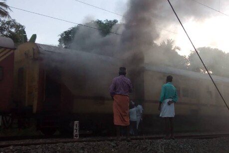 മലബാർ എക്സ്പ്രസിലെ തീപിടിത്തം; റയിൽവേ ഉദ്യോഗസ്ഥന് സസ്പെൻഷൻ മലബാർ എക്സ്പ്രസിലെ തീപിടിത്തം; റയിൽവേ ഉദ്യോഗസ്ഥന് സസ്പെൻഷൻ