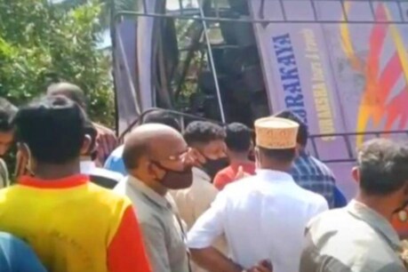കാസർഗോഡ് വിവാഹപാര്ട്ടി സഞ്ചരിച്ച ബസ് നിയന്ത്രണം വിട്ട് അപകടം; 7 മരണം; നിരവധി പേര്ക്ക് പരിക്ക് കാസർഗോഡ് വിവാഹപാര്ട്ടി സഞ്ചരിച്ച ബസ് നിയന്ത്രണം വിട്ട് അപകടം; 7 മരണം; നിരവധി പേര്ക്ക് പരിക്ക്