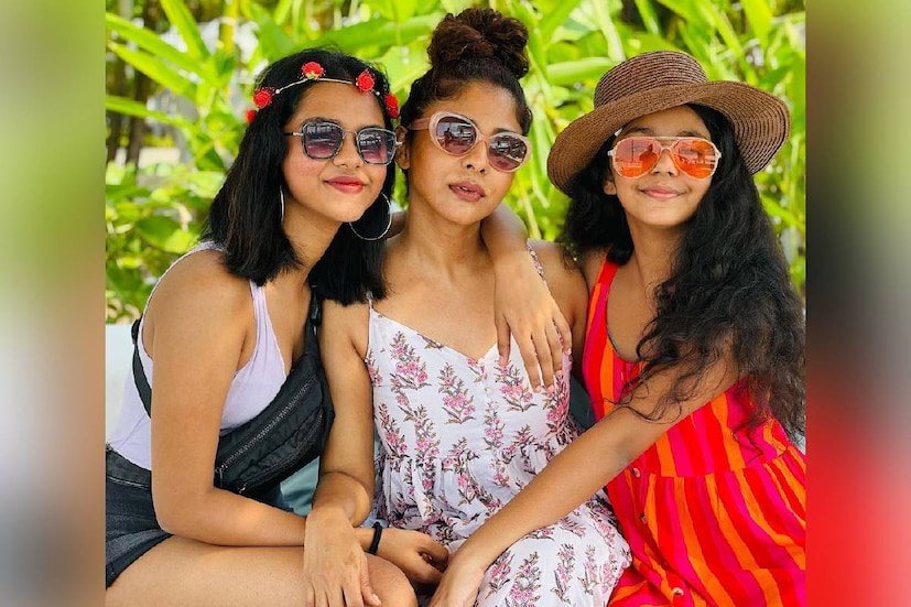  സമാനമായ ക്രോസ്സ്‌ബാഗ് പ്രാർത്ഥനയുടെ ഗോവൻ ടൂർ ചിത്രങ്ങളിൽ പലരും കണ്ടിരിക്കും. പുതുവർഷം ഗോവയിൽ അടിച്ചുപൊളിച്ച പൂർണ്ണിമയുടെയും മക്കളുടെയും ചിത്രമാണിത് (ഫോട്ടോ: ഇൻസ്റ്റഗ്രാം)